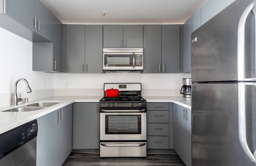 Sawtelle Apartment | Mod Brentwood 1BR w/Pool, near UCAL & Medical Center, by Blueground