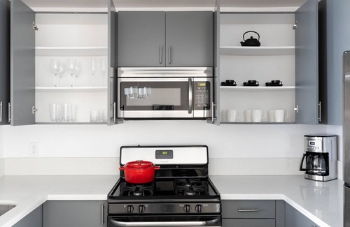 Sawtelle Apartment | Mod Brentwood 1BR w/Pool, near UCAL & Medical Center, by Blueground