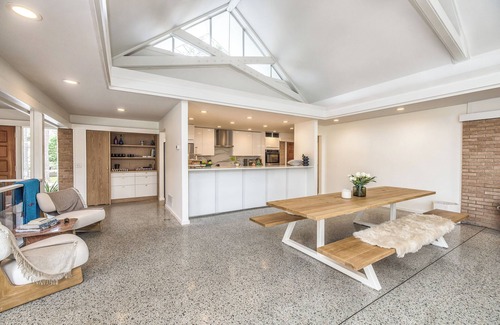 Landfall House | Mod Happy - a chic mid-century modern oasis