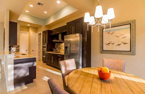 Central Naples House | MODEL LUXURY HOME, Hi Tech, Pool, Outdoor Kitchen, New and Fresh