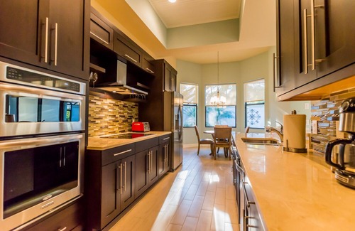 Central Naples House | MODEL LUXURY HOME, Hi Tech, Pool, Outdoor Kitchen, New and Fresh