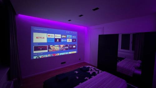 Pardubice Apartment | Moderní Hi-Tech apartmán v centru Pardubic - Wi-Fi, Netflix, projektor