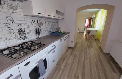 Nove Mesto nad Metuji Apartment | Moderní klidný apartmán v přírodě, s parkováním.