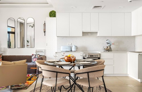 Umm Suqeim 3 Apartment | Modern 1 BD in Madinat Jumeirah Living