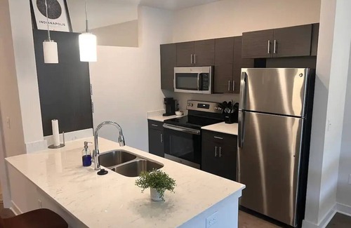 Broad Ripple Apartment | Modern 1 Bd on the Monon Trail w/Free Parking