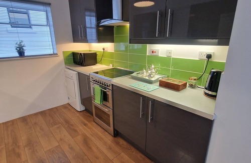 Torquay Apartment | Modern 1 bed apartment minutes walk from the beach