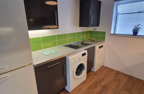 Torquay Apartment | Modern 1 bed apartment minutes walk from the beach