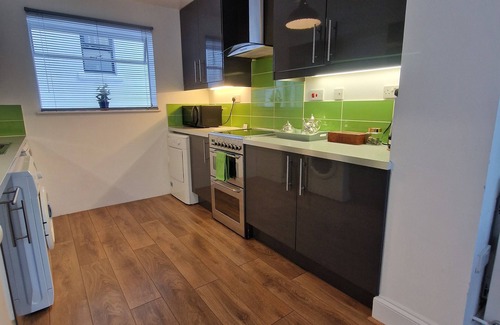Torquay Apartment | Modern 1 bed apartment minutes walk from the beach