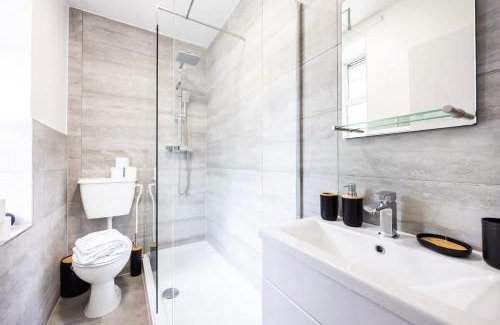 Surrey Docks Apartment | Modern 1 Bed APT , London Zone 2 , Monthly & Weekly Stays Welcome , Near Uber Boat