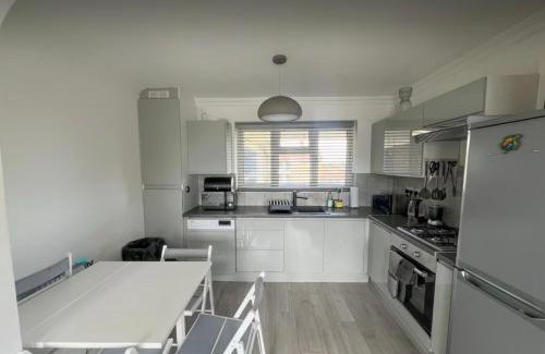 Chiswick Apartment | Modern 1 Bed Flat Moments from Chiswick High Road