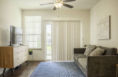 Lake Houston Apartment | Modern 1 bedroom apt w Lakeside balcony