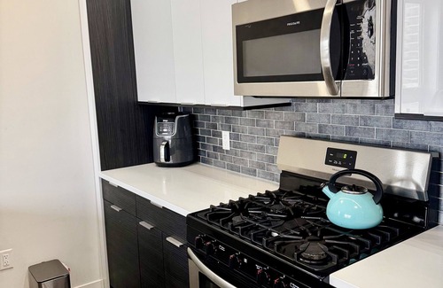 Guttenberg Condo | Modern 1-bedroom condo close to New York City