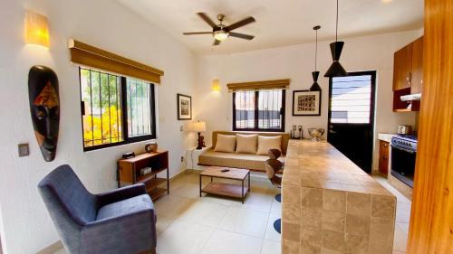 San Antonio Tlayacapan House | Modern 1 Bedroom Guesthouse - Walk to everything - Free Bikes - Huge Patio