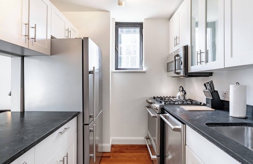 Gramercy Apartment | Modern 1 Bedroom in Gramercy with Private Balcony