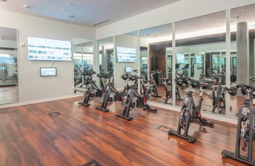 Tempe Apartment | Modern 1BD - Pool, Gym, Parking, W-D - Sleeps 4