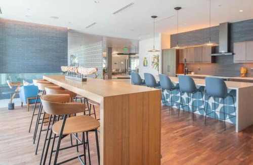 Tempe Apartment | Modern 1BD - Pool, Gym, Parking, W-D - Sleeps 4