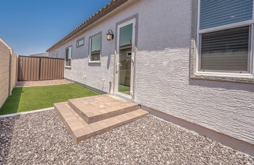 Goodyear House | Modern 1BR/1BA Casita w/Private Yard, Garage & Fast WiFi – Utilities Included