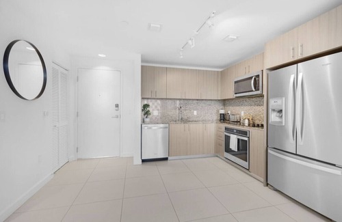 Doral Apartment | Modern 1BR| Downtown Doral