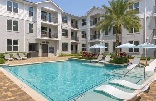 Braeswood Place Apartment | Modern 1BR Gated Luxury Condo Near Med Center + NRG Walkable + Pool + Gym