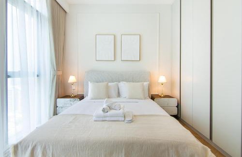 Dubai Apartment | Modern 1BR in Creek Crescent High Floor Stay