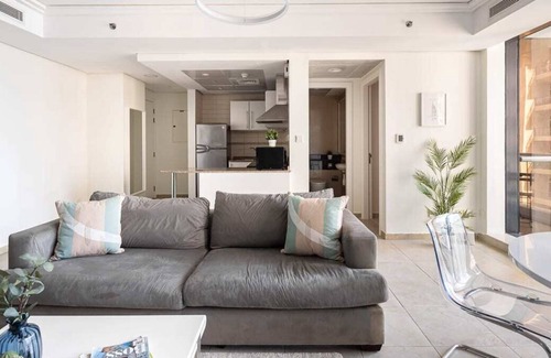 Jumeirah Lake Towers Apartment | Modern 1BR in JLT w/ Serene Lake Views!