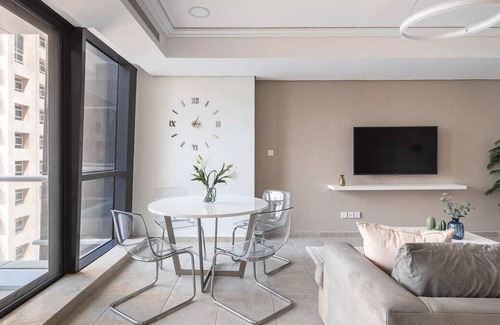 Jumeirah Lake Towers Apartment | Modern 1BR in JLT w/ Serene Lake Views!