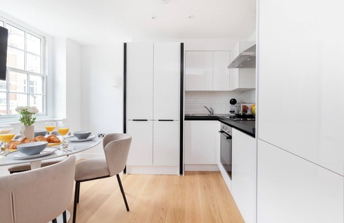 Fitzrovia Apartment | Modern 1BR with Balcony by Soho