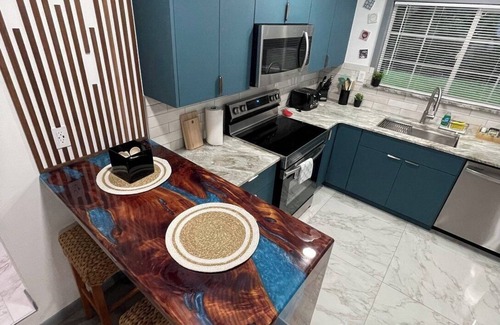 Crystal River House | Modern 2-bed 2- bath waterfront home near Manatee Haven with kayaks