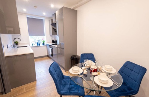 West Finchley Apartment | Modern 2-Bed, 2-Bath London Flat