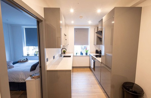 West Finchley Apartment | Modern 2-Bed, 2-Bath London Flat