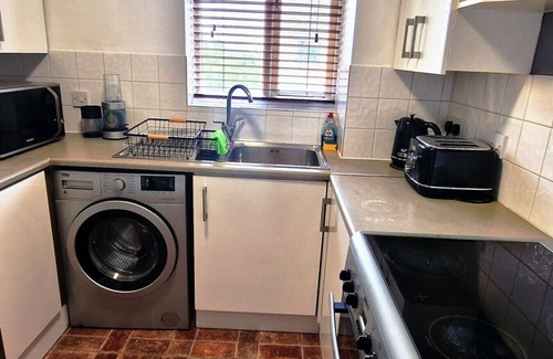 Cricklewood Apartment | Modern 2 Bed Apartment with free private parking