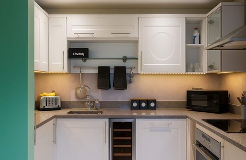 Coventry City Centre Apartment | Modern 2-Bed apartment in CV1 Free Parking Walk to Everything!