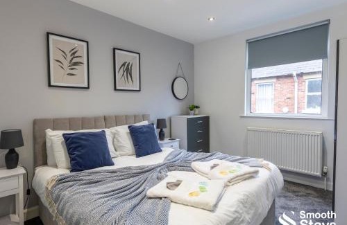 Preston Apartment | Modern 2 Bed Apartment By Smooth Stays Short Lets & Serviced Accommodation Preston With Parking Near Train Station