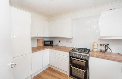 Sherborne St. John House | Modern 2-Bed Home with Driveway – Basingstoke