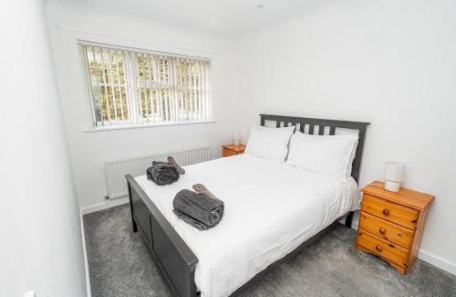 Sherborne St. John House | Modern 2-Bed Home with Driveway – Basingstoke