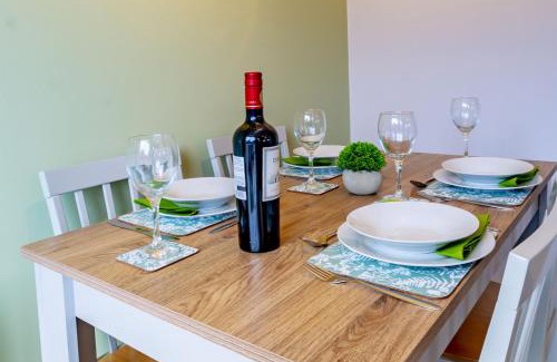 Newark upon Trent House | Modern 2-Bed Home with Free Parking Near Peak District