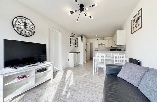 Doncaster Apartment | Modern 2 Bedroom Apartment | Near Hospital & Races