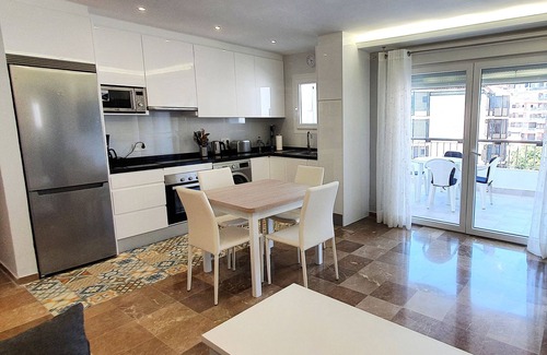 Golden Mile Apartment | Modern 2-Bedroom Apartment in Edificio Marápolis, Marbella Centre