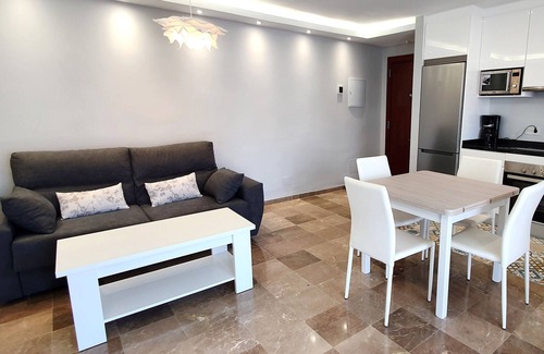 Golden Mile Apartment | Modern 2-Bedroom Apartment in Edificio Marápolis, Marbella Centre