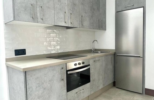 Triana Apartment | Modern 2-Bedroom Apartment in Triana, Seville - 4 Beds, Equipped Kitchen