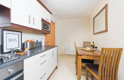 Dublin Apartment | Modern 2 Bedroom Apartment Dublin 1 Sleeps 6
