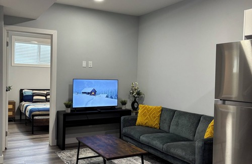 Southeast Edmonton House | Modern 2 Bedroom Basement Suite