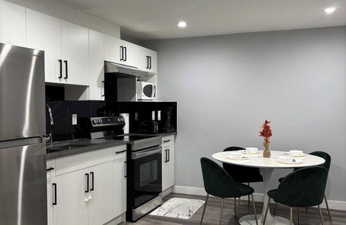 Southeast Edmonton House | Modern 2 Bedroom Basement Suite