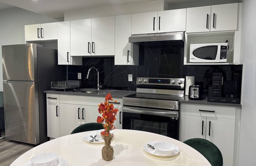 Southeast Edmonton House | Modern 2 Bedroom Basement Suite