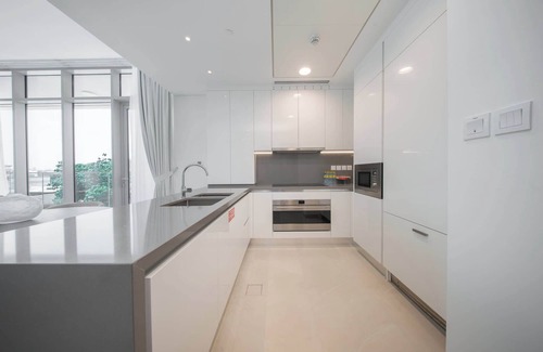 Al Safa Apartment | Modern 2 Bedroom - Canal Front Stay!
