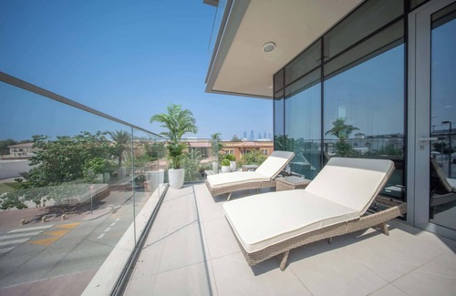 Al Safa Apartment | Modern 2 Bedroom - Canal Front Stay!