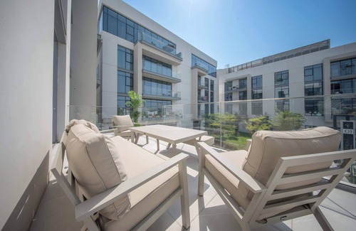 Al Safa Apartment | Modern 2 Bedroom - Canal Front Stay!