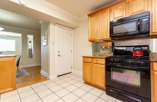 Lake Shore - Lake Vista Condo | Modern 2 bedroom Condo in Excellent Location, Steps to Lake Pontchartrain