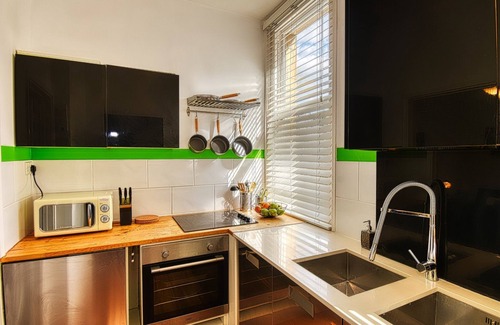 Bath Apartment | Modern 2 Bedroom Flat w/Garden & Free Parking