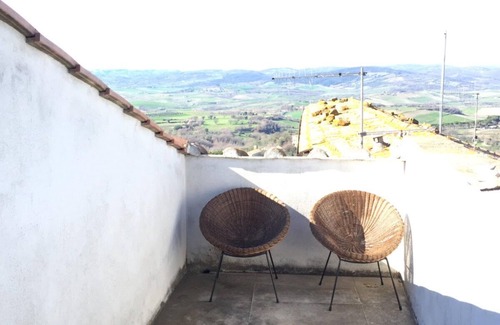 Manciano House | Modern 2 bedroom house in Montemerano, a medieval village close to hotsprings